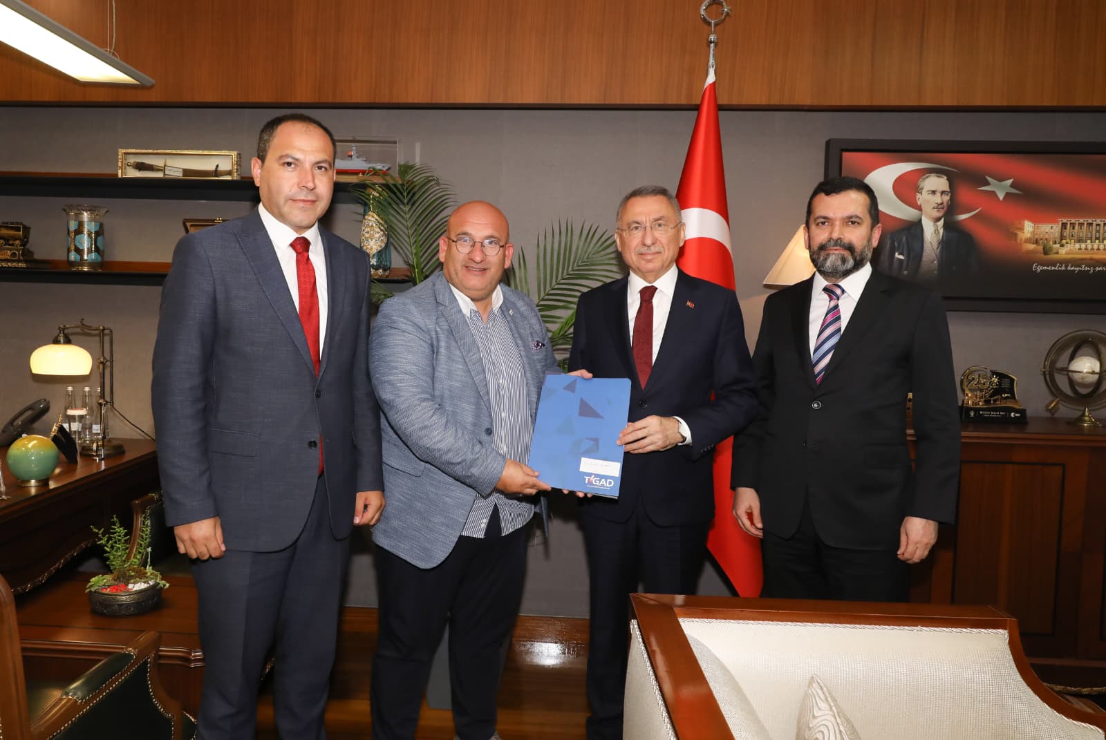 TİGAD’DAN TBMM’DE GAZETECİLİK ZİRVESİ: TÜRKİYE GAZETECİLER BİRLİĞİ İÇİN OKTAY’DAN DESTEK