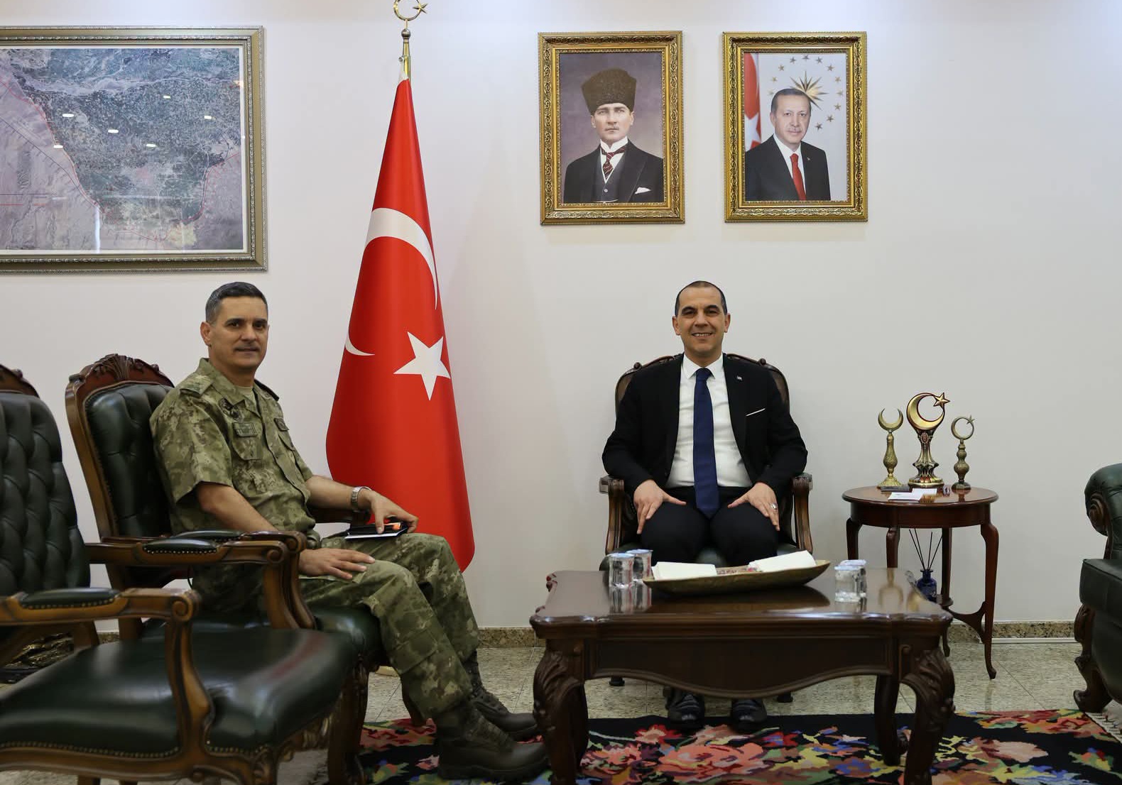 Iğdır Valisi Taşolar, Tuğgeneral Şenol’u Kabul Etti