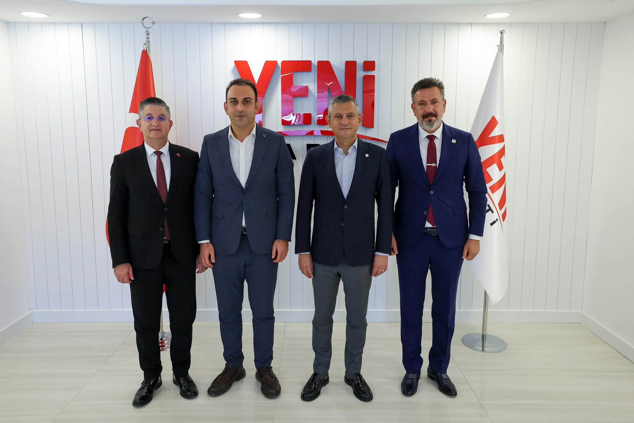 HATAYLI BELEDİYE BAŞKANLARI, ÖZGÜR ÖZEL İLE BİR ARAYA GELDİ!