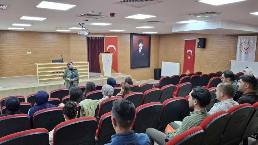 Yeşilay'dan Aile ve Sosyal Hizmetler Personeline Teknoloji Bağımlılığı eğitimi